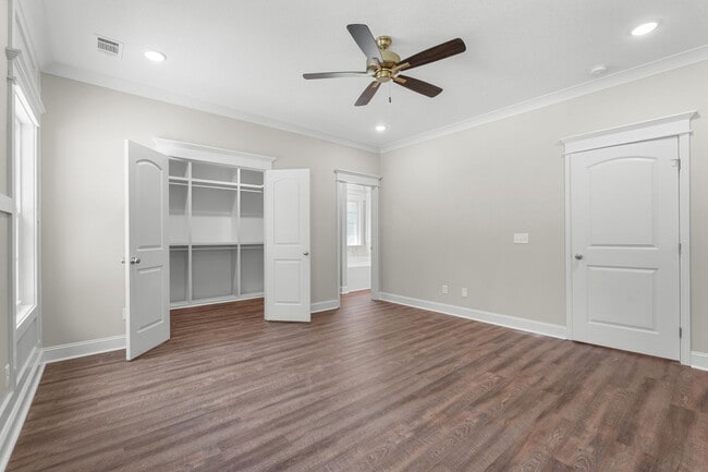Building Photo - 1253 E Hampton Dr