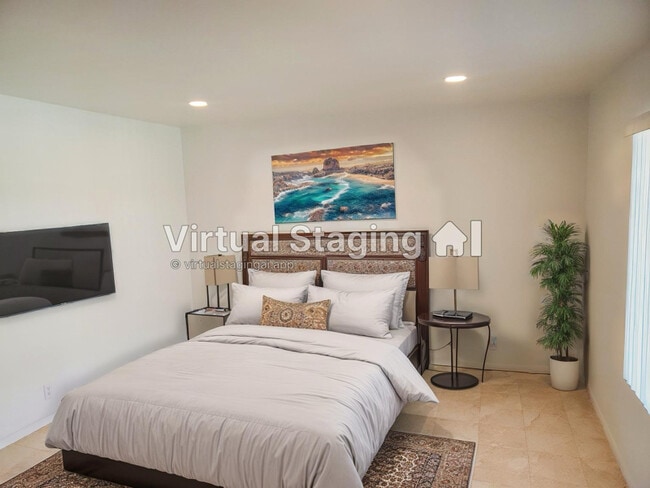 Building Photo - 13754 Mango Dr