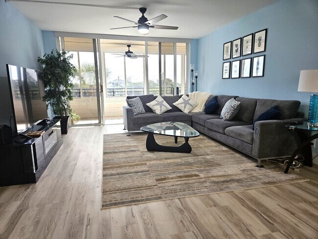 Building Photo - NEW RENOVATED SUNTIDE A BEACH CONDO