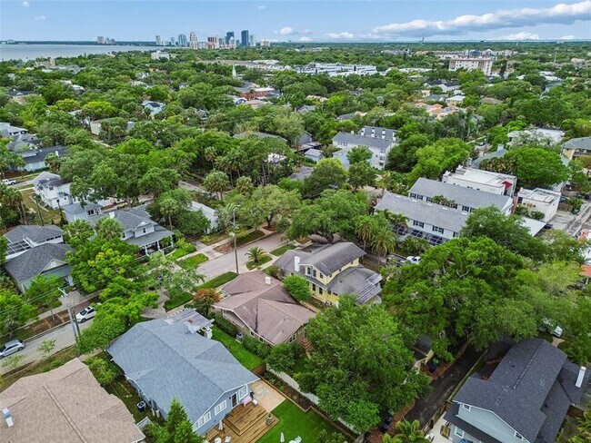 Building Photo - 1107 W Horatio St