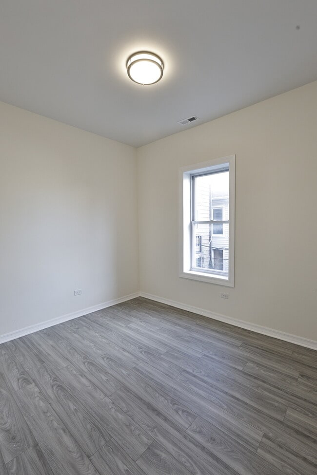 Building Photo - 3621 S Winchester Ave