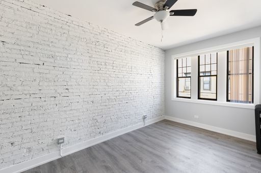Building Photo - 7618 N Eastlake Terrace