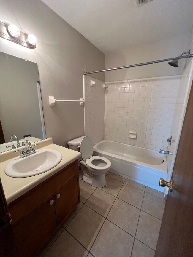 Building Photo - 211 Parkbrook Cir