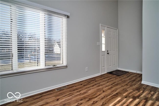 Building Photo - 802 Westridge N Dr