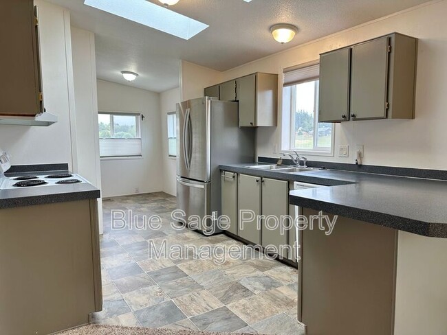 Building Photo - 50 Buds Way
