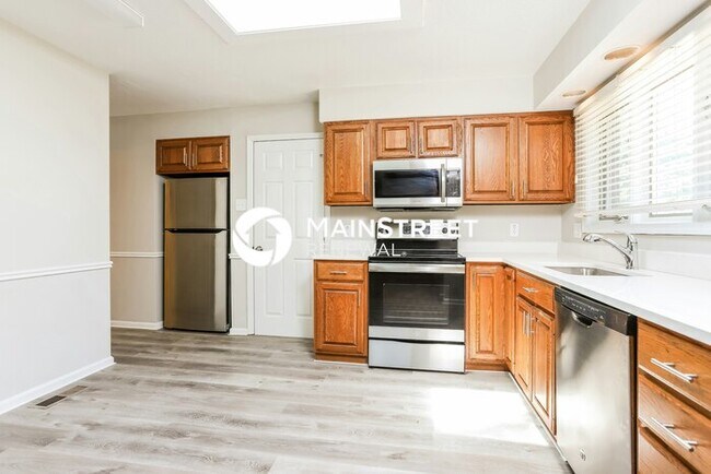 Building Photo - 3 Bedroom Pet-Friendly Home in FLORISSANT, MO with Main Street Renewal