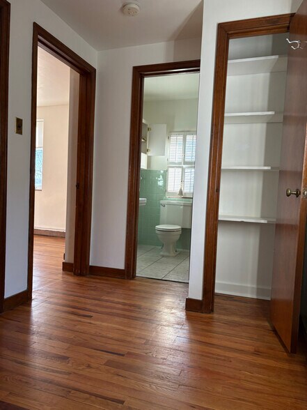 Building Photo - 6318 Glenview Pl