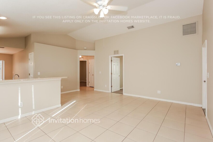 Building Photo - 10353 Lakeside Vista Dr