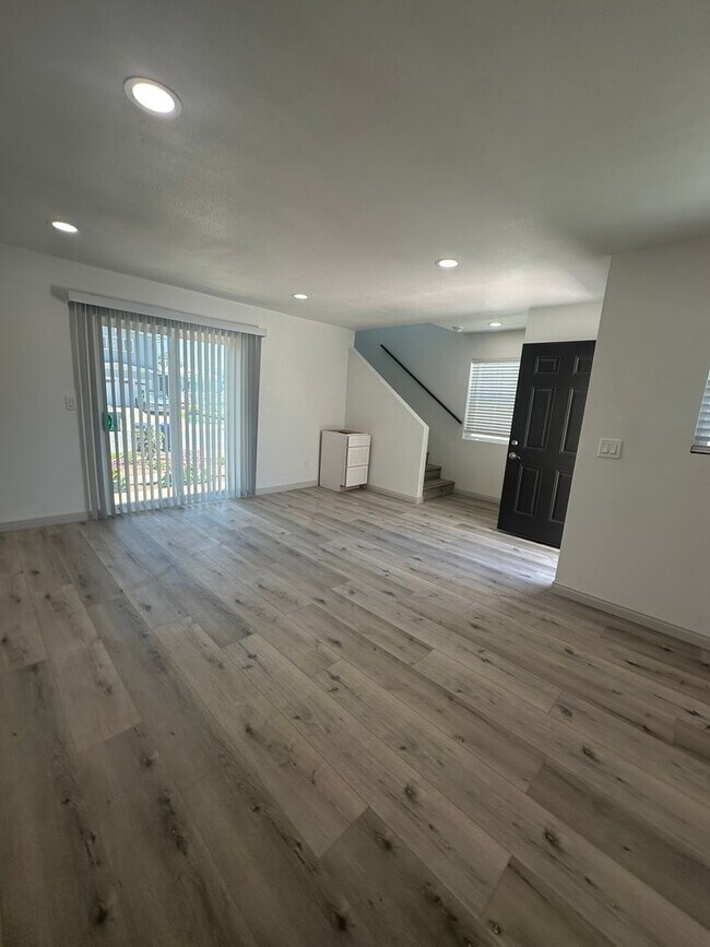 Building Photo - 202-204 Calla Avenue