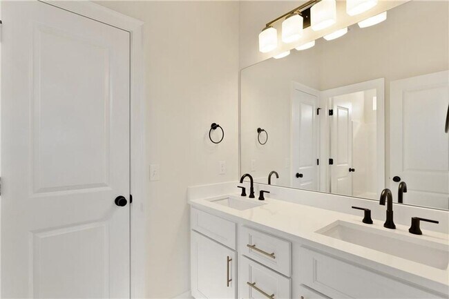 Building Photo - Nice Executive Home in East Fayetteville