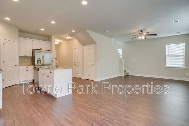 Building Photo - 1830 Butternut Dr