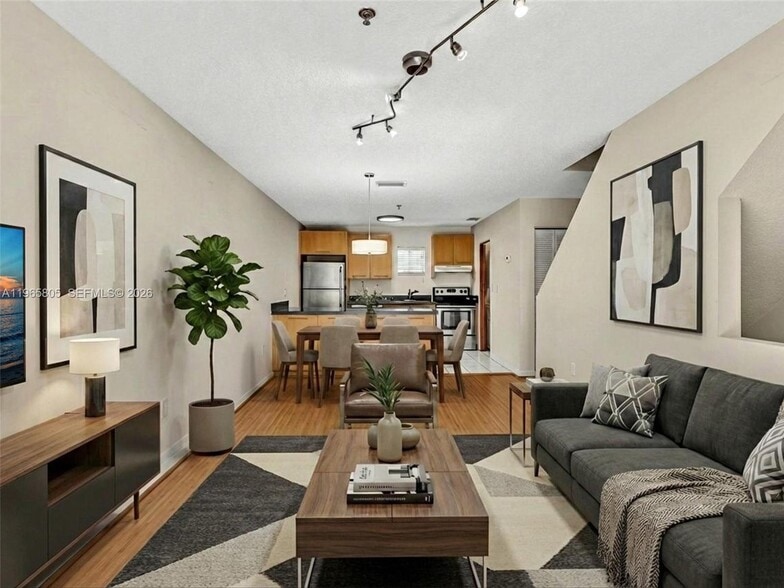 Building Photo - 240 SW 15th Rd