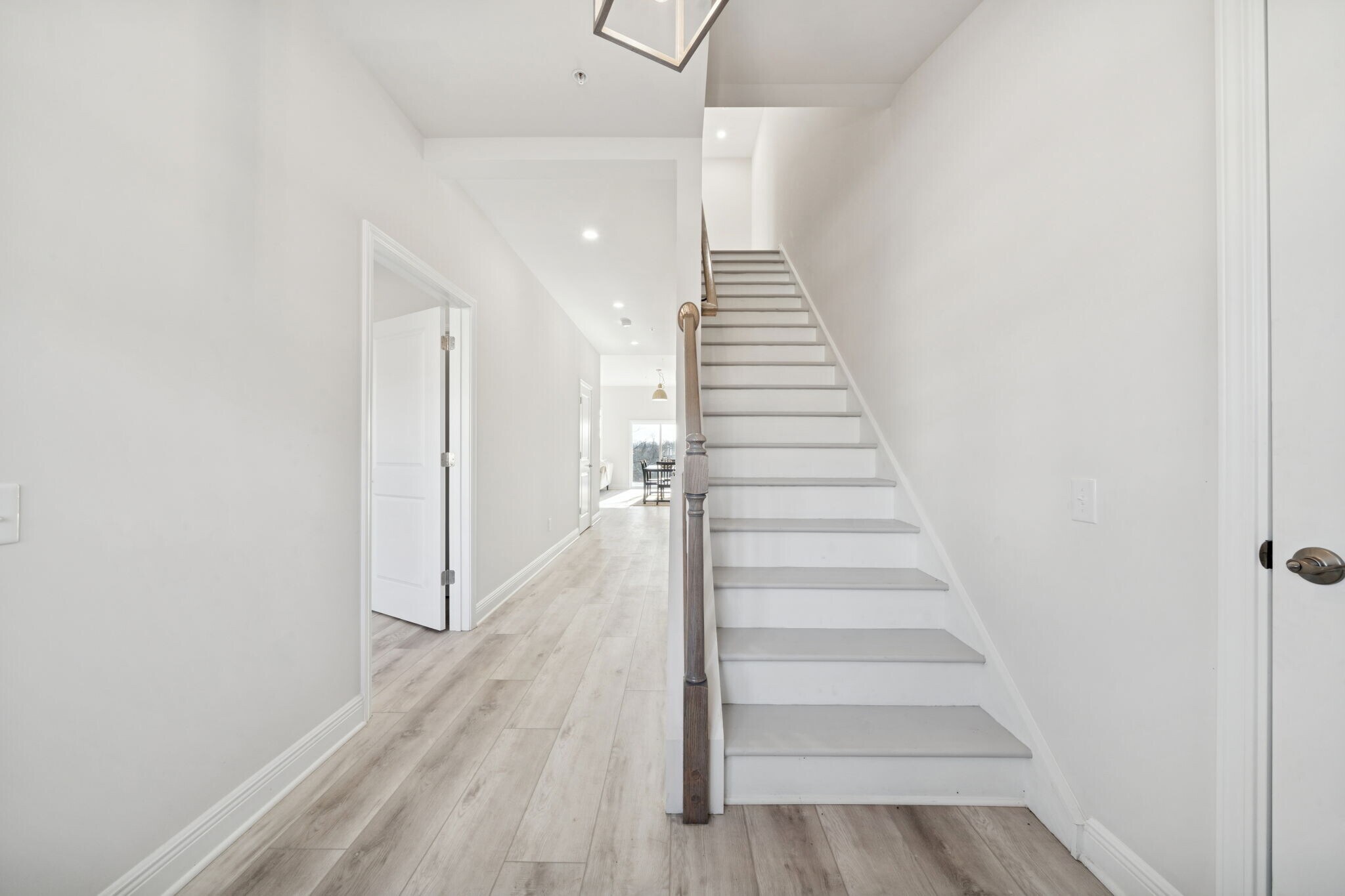 Building Photo - 2213 Lebanon Dr