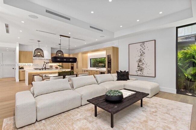 Building Photo - 4024 Bonita Ave