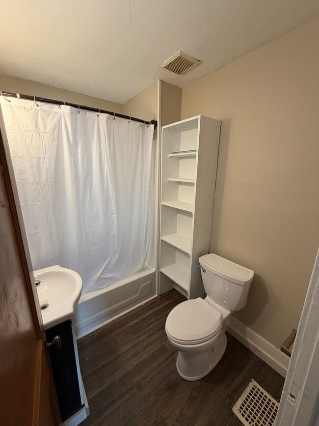 Building Photo - 1722 Coleman Ave