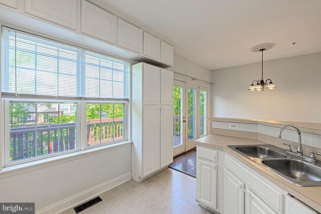 Building Photo - 107 Colville Dr