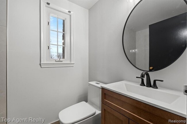 Building Photo - 1724 Graefield Rd