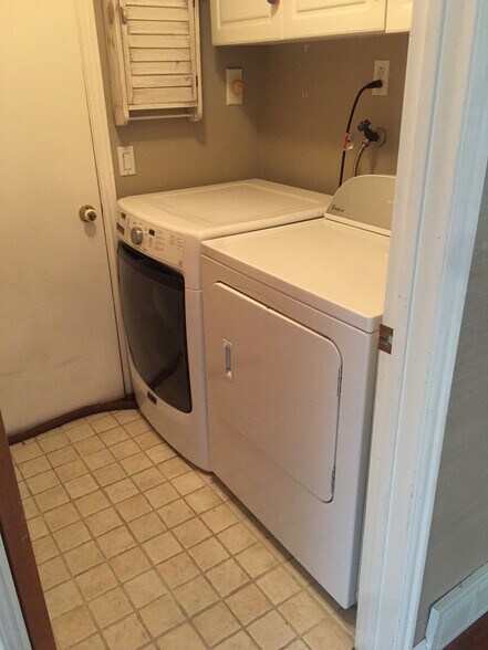 Building Photo - 2588 S 900 E