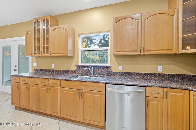 Building Photo - 156 Wilson Ave