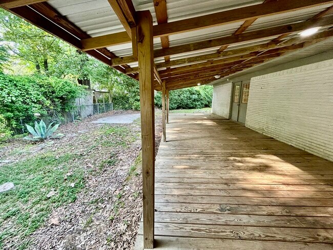 Building Photo - 202 Carter Dr
