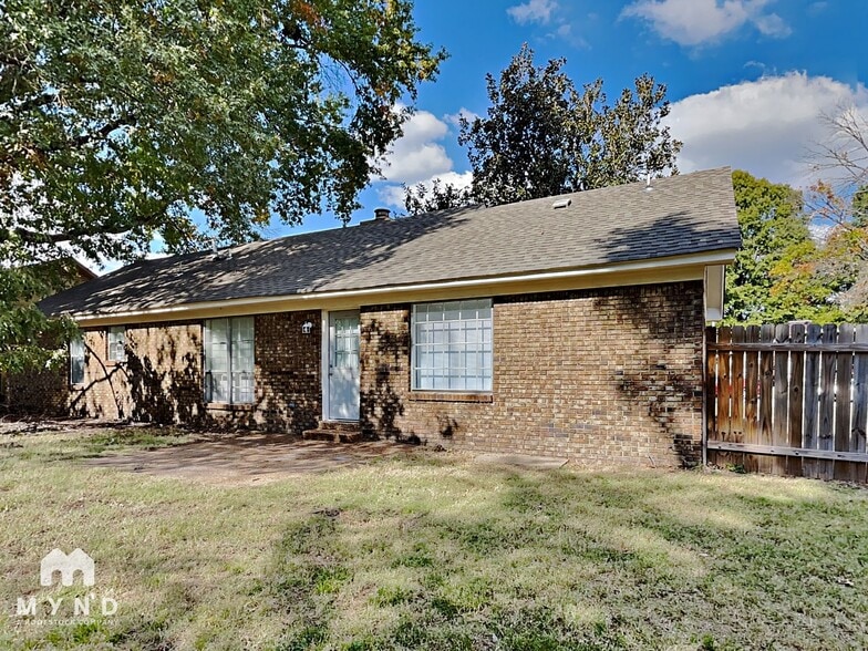 Building Photo - 6919 Glenwick Dr