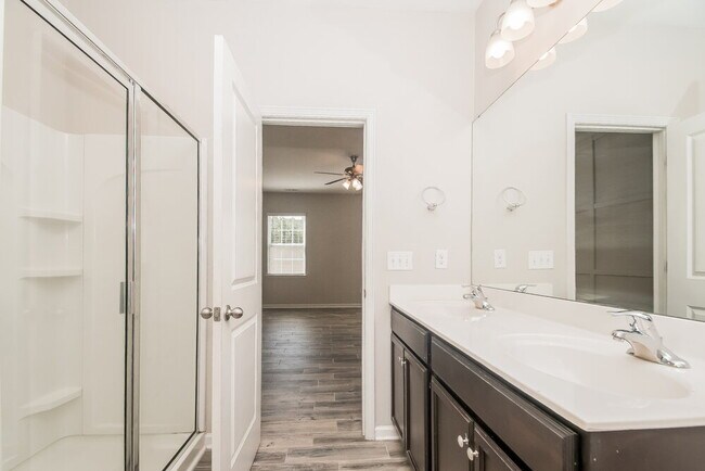 Building Photo - 674 River Dell Townes Ave