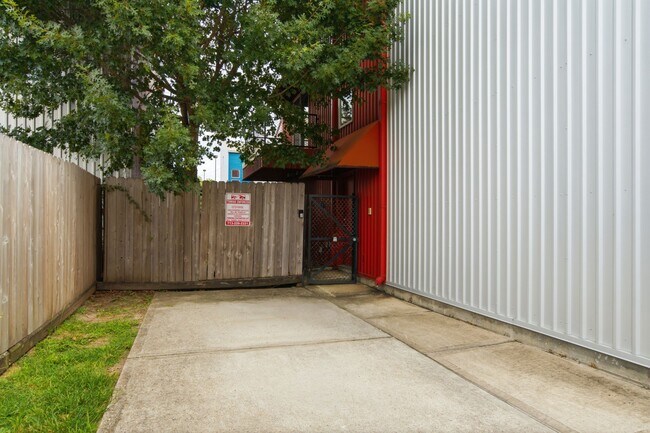 Building Photo - 2934 Commerce St