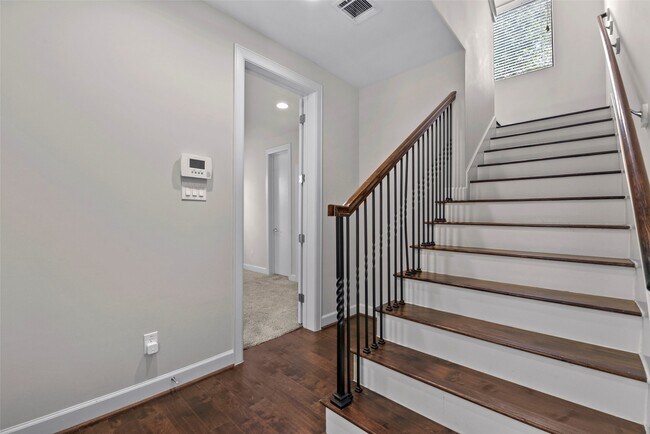 Building Photo - 2109 Winbern St