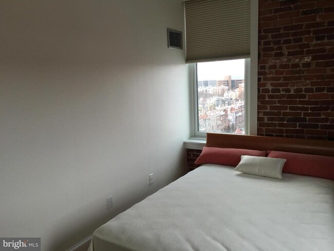 Building Photo - 1615 Q St NW