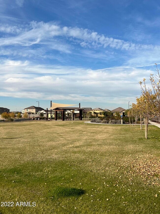 Building Photo - 9221 W Glenrosa Ave