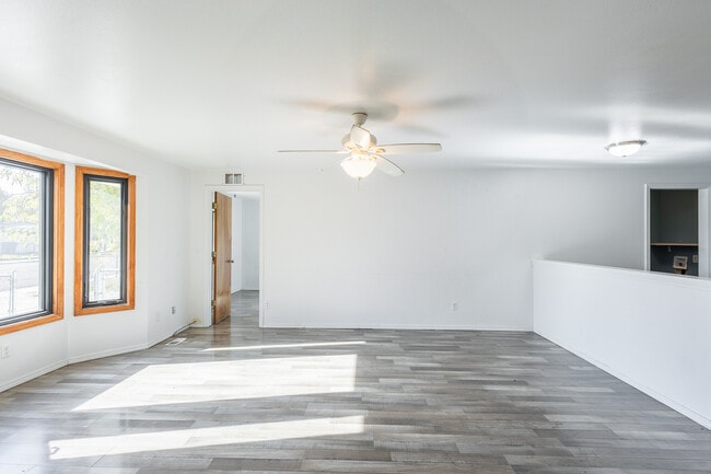 Building Photo - 924 E Georgia Ave