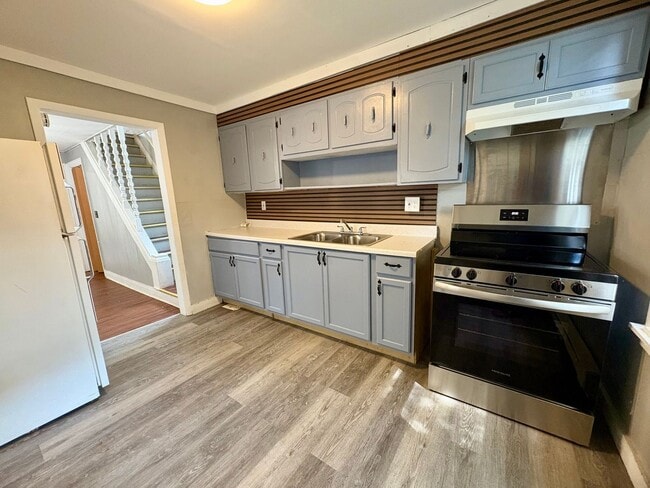 Building Photo - 2 Bedroom 1 Bathroom in Lebanon!