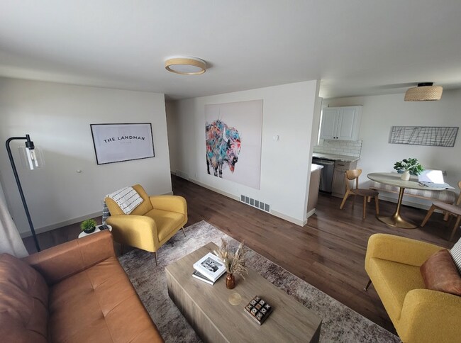 Building Photo - Fully Furnished 3BR | Renovated | All Utilities Included | Ideal for 30+ Day Stays