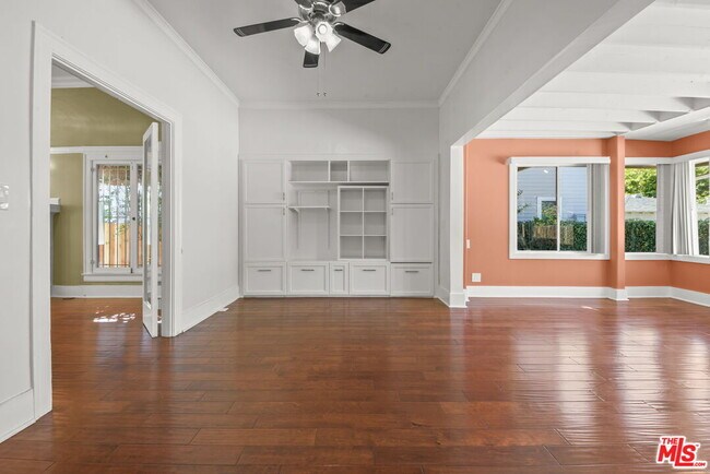 Building Photo - 975 Westchester Pl