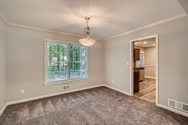 Building Photo - 1704 Chase Ridge Dr