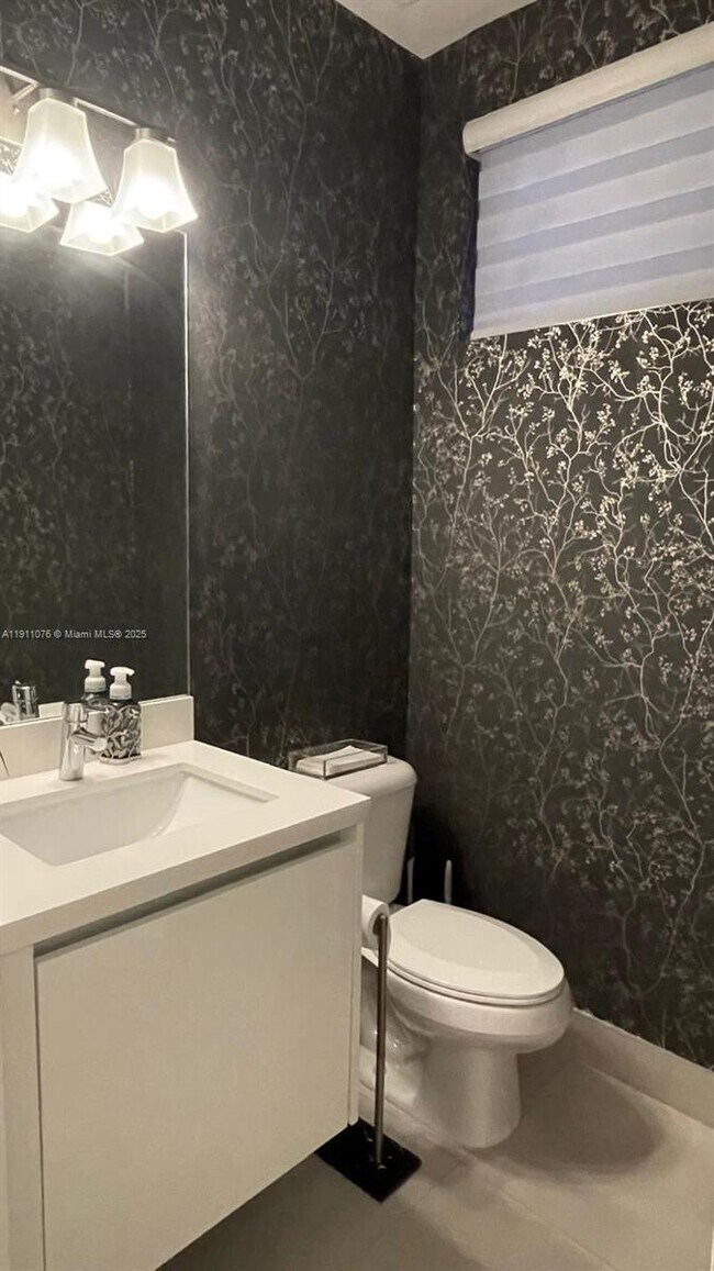 Building Photo - 6846 NW 103rd Ave