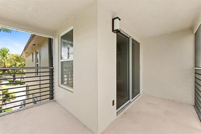 Building Photo - 2451 SW 82nd Ave