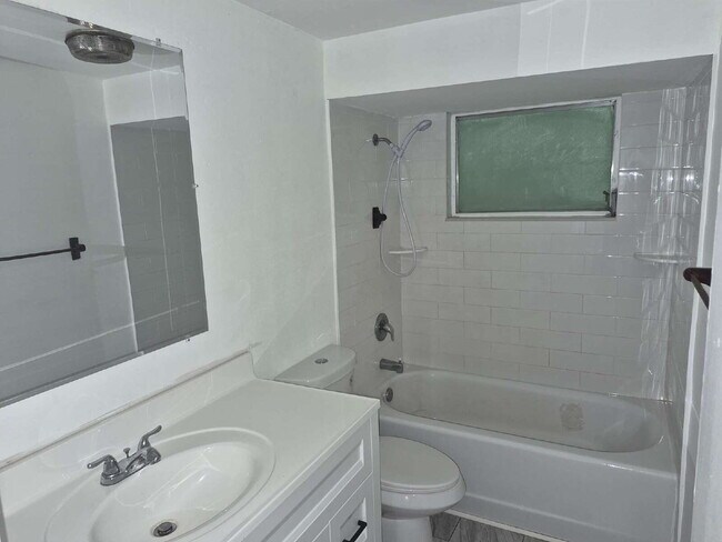 Building Photo - 2-Bed Home in Holiday, FL"