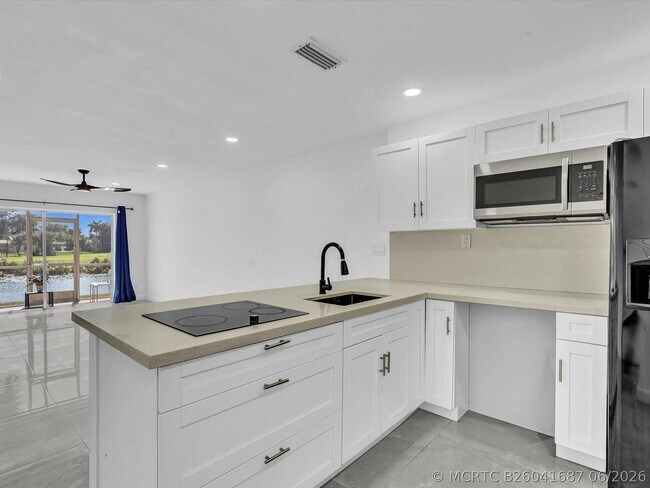 Building Photo - 2451 SW 82nd Ave