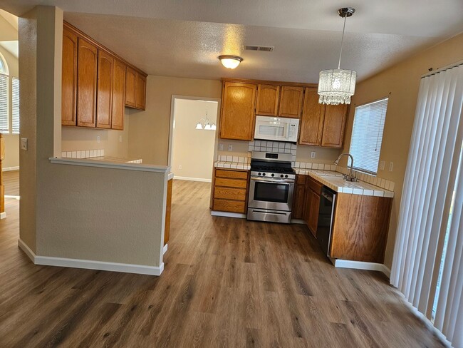 Building Photo - Spacious, well maintained Antioch home