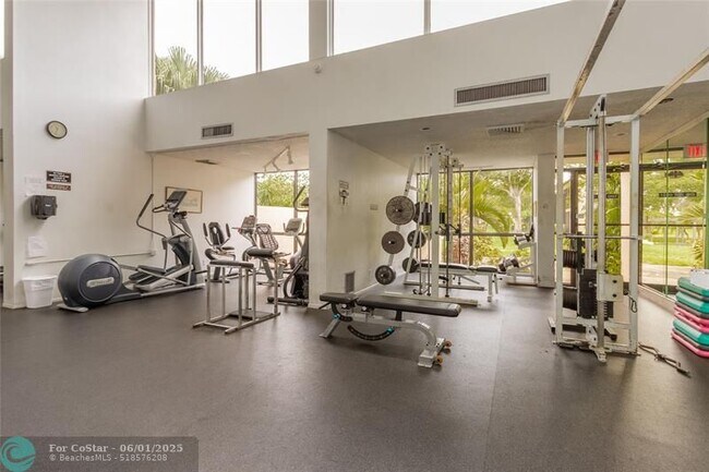 Building Photo - 2320 S Cypress Bend Dr
