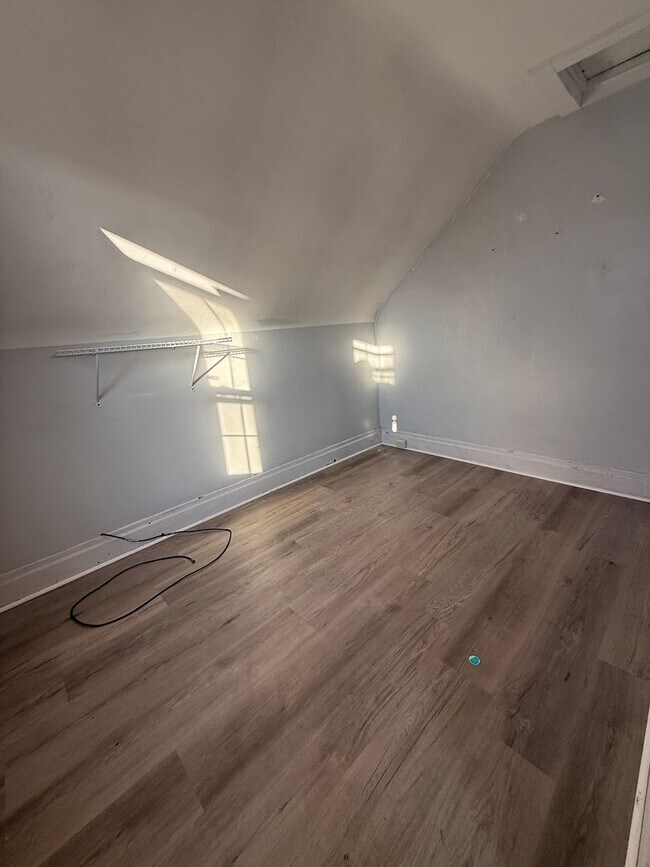 Building Photo - 2-Bedroom 1 Bath House with Spacious Entertaining Porch