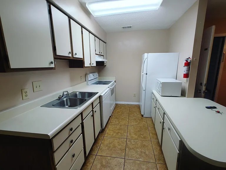 Building Photo - 4780 Pontchartrain Dr