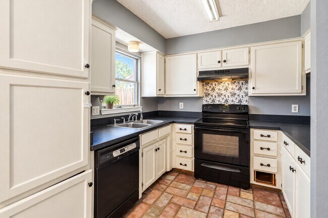 Building Photo - 4120 Tulip Tree Ct