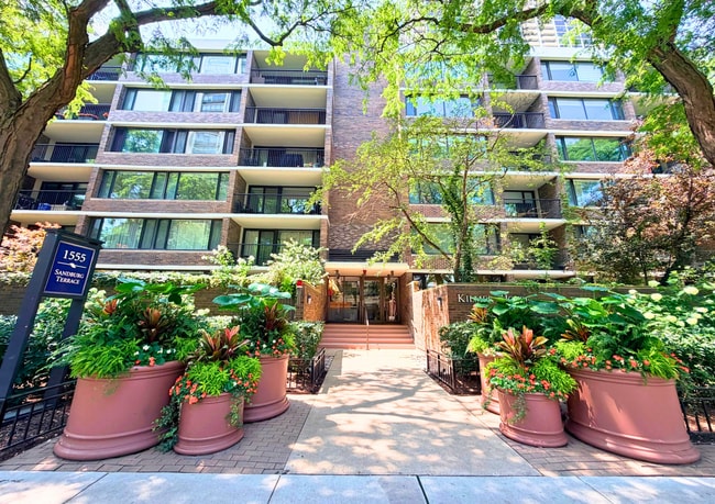 Building Photo - 1555 N Sandburg Terrace