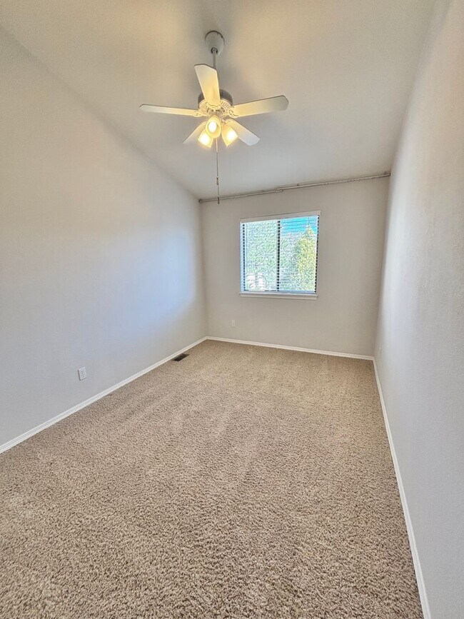 Building Photo - Spacious 3-Bedroom Condo in Prime Golden Location!! Available Now!!