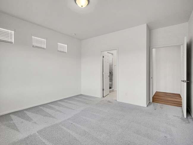 Building Photo - $3,295, 3 bed, 3 bath, located in Erie