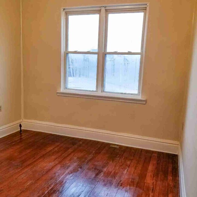 Building Photo - 212 20th St