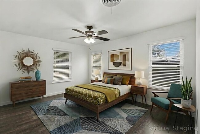 Building Photo - 2402 Little John Ln