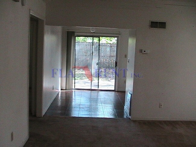 Building Photo - **3/2 Remodeled Duplex Near Downtown Orlando off of Curry Ford**
